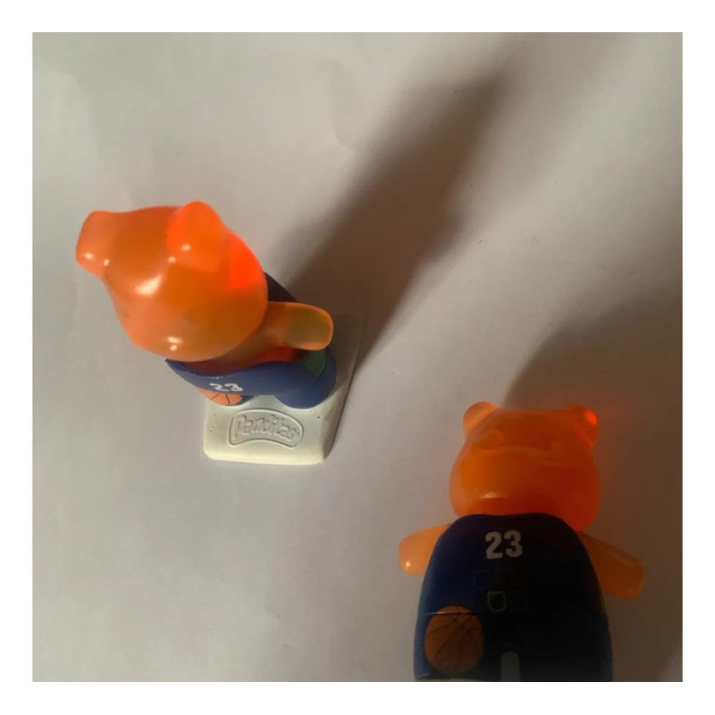 3 Muñecos Panditas Plak Figura Anaranjada Modelo Basketball (Usado)