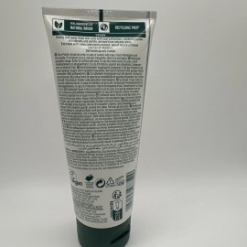 The Body Shop Vitamin C Daily Glow Cleansing Polish 3.3 OZ Vegan New