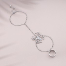 Wendalern Gothic Spider Ring Bracelet Hand Chain Silver Spider Hand Chain Bracelet Large Spider Finger Ring Bracelet Vintage Slave Bracelet Hand Harness Hallowen Costume Jewelry for Women and Girls