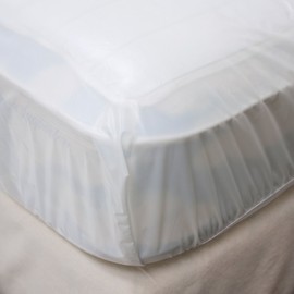 LeakMaster - King Sized Fitted Waterproof Mattress Cover - Protect Your Bed from Spills, Accidents and Damage - Stain Repellant, Comfortable and Quiet Premium Waterproof Mattress Cover (King)
