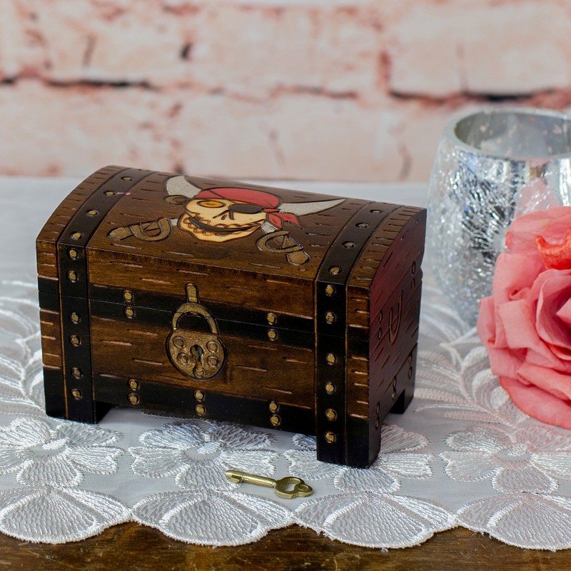 Pirate Skull Chest Medium 5.5 x 3.5 Inch Hand Carved