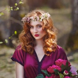 KorViSHOW Pink Flower Crown Headband- Artificial Rose Floral Headpiece Adjustable Fairy Flower Crown for Women Girls Renaissance Birthday Bride Wedding Festivals Party Photo Props