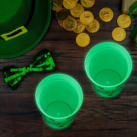 FillTouch 12 Pcs Glow St.patrick's Day Shamrock Cups St.patrick's Day Party Supplies 16 oz St. Patrick's Plastic Cups for Drink St. Patrick's Day Party Favors for Nighttime Party Supplies(Green)