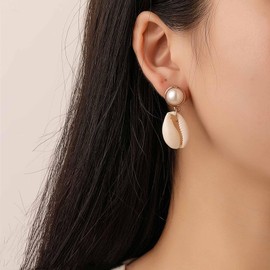Allereya Vintage Cowrie Drop Earrings Puka Shell Dangle Earrings Pearl Dangling Earrings Gold Pearl Stud Earrings Jewelry for Women and Girls