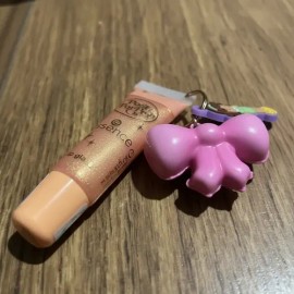 Brillo Labial Polly Pocket Essence Con Llavero Moño                                                                                                   