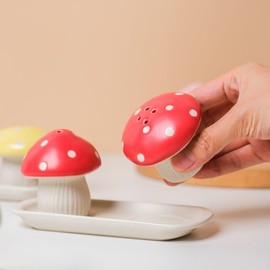 YYBD Mushroom Salt and Pepper Shakers Set 2Pcs Mushroom Containers with Tray Ceramic Red Mushroom Shape Salt Pepper Shaker Kitchen Gadget for Kitchen Restaurant Bar Accessories, Dishwasher Safe