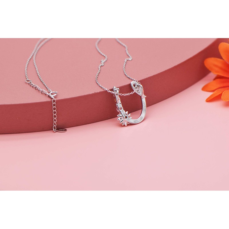 Collar con colgante de plata de ley con diseño de