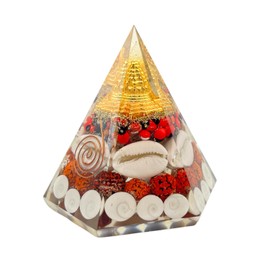 GEMSCITE Shri Yantra Gomti Chakra Pyramid - Orgonite Pyramid with Shree Yantra - Feng Shui Vastu Items for Home with Rudraksha, Gomati Chakra, Chirmi & Kaudi Shells (Hexagone Pyramid)