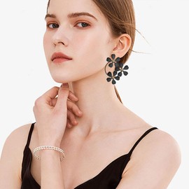 YUNXI Summer Boho Exaggerate Metal Flower Stud Earrings for Women Flower Round Shaped Earrings with Gold Bud (Black)