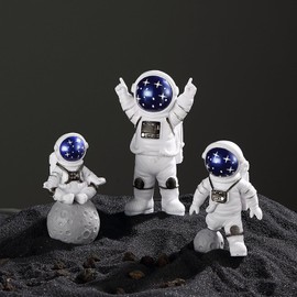 Astronauten-Figuren, Kuchendekoration, Weltraum, Raumfahrer, Modell-Display, Miniatur-Astronauten-Set, mit Skateboards, für Zuhause, Desktop-Dekoration, Weltraum, Themenparty-Dekorationen, 4 Stück