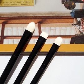 Matte Black Concealer Brush - Square / 매트블랙 컨실러 브러쉬 - 사각형