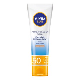 NIVEA SUN Protector Facial Control De Brillo Con Color Tono Medio FPS50 50ml Efecto Mate con textura ligera de rpida abosrcin, dermatolgicamente...   