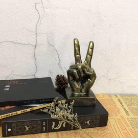LEPENDOR Golden Polyresin Hand Gesture Desk Statues Finger Sculpture Decor - Golden Victory Fingers