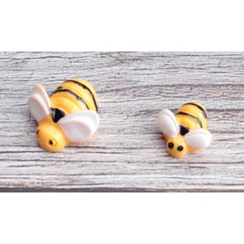 Ruwado 20 Pcs Resin Bee Flatback Embellishment Tiny Decorative Cute Bumble Bee for Home Decoration DIY Crafting Theme Party Décor Art Project Scrapbooking (19 mm)