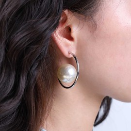 Aneneiceera Vintage Circle Pearl Earrings Gold Pearl Drop Earrings C Shape Stud Earrings Bridal Pearl Geometric Earrings Jewellery for Women and Girls (Gold), Zinc