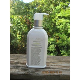 Crabtree Evelyn Lily Hand Care Collection Ultra Moisturizing Hand Therapy.8.8oz
