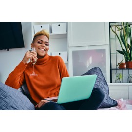 Set of 4 Elegant Champagne Flutes | Designed and Made in Europe | Sheer Rim | 7 Fl. Oz. | 100% Lead-Free Crystalline | Clear Sparkling Champagne Glasses | Perfect for Special Occasions | Gift Idea