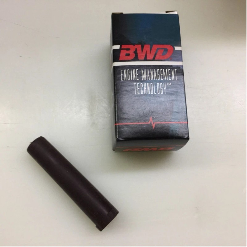 BWD COIL ON PLUG BOOT, #SPB103, NEW IN BOX D71/S