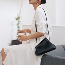 Women Clutch Purse Crossbody Bags,PU Leather Shoulder Bag with Metal Clasp Closure Cross Body Handbags Trendy Bags, Black, 24X10X18CM