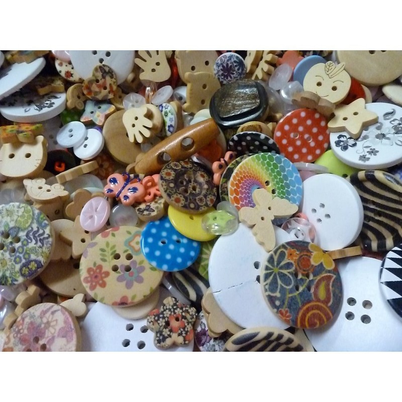 Pack of Random MIxed Assorted Buttons, approx 75g