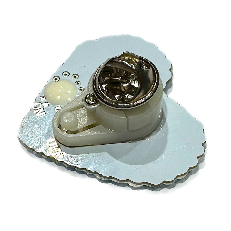LED Badge Pin "Spatzl" in Gingerbread Heart Design for Weddings
