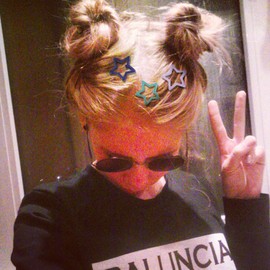 30Pcs Metal Snap Hair Clips Star Clips, 3 Bright Colors Snap Hair Clips for Women Girls 1.18inch Acrylic Clip Barrettes for Women Thin Hair No Slip for Hair Salon Hair Styling or Gifts