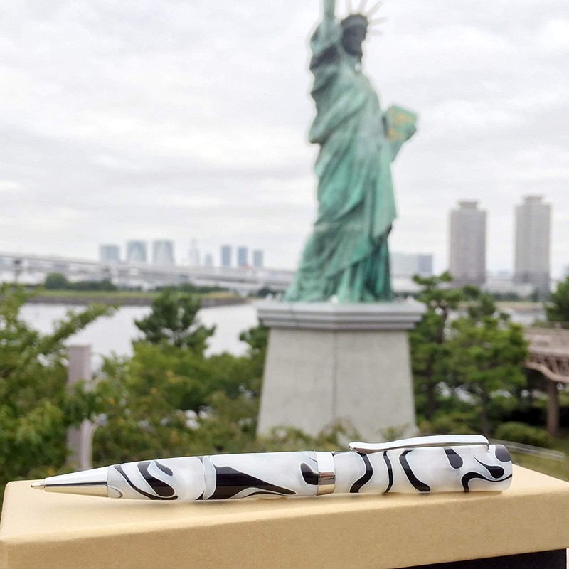 LACHIEVA LUX White Luxury Resin Celluloid Finished Ballpoint Pen for