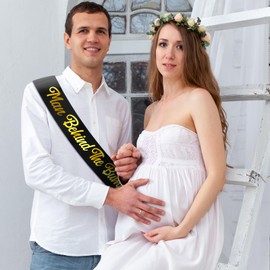 Man Behind The Bump Sash for Baby Shower, Black & Gold Foil Daddy to Be Sash for Gender Reveal Party Dad Diaper Party Decorations Supplies, Ideas Gift for Soon to Be New Father(35.6x3.74 inch)