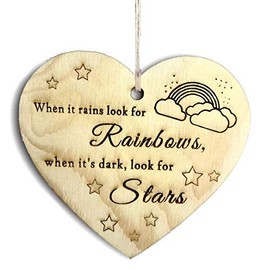 When it Rains Look For Rainbow Wooden Hanging Heart Plaque Positive Gift for Your Friend Heart Wooden Sign Friendship Quote Motivation Gift FBA