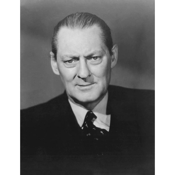 Posterazzi Poster Print Collection EVCPBDLIBAEC020 Lionel Barrymore Portrait (8 x