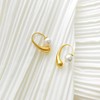 arete de gota de agua con perlas chapados en oro
