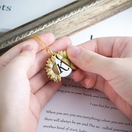 Pingyongchang Sunshine engraved necklace letter sunflower pendant necklace jewelry Mother's Day gift female girlfriend -Z