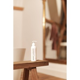 Dr. Jetske Ultee Body Cream | Bodylotion trockene haut | Körpercreme mit Antioxidantien Niacinamide und Jojobaöl| Beruhigt und schützt | Zieht schnell ein | 200 ml | Vegan und parfümfrei…