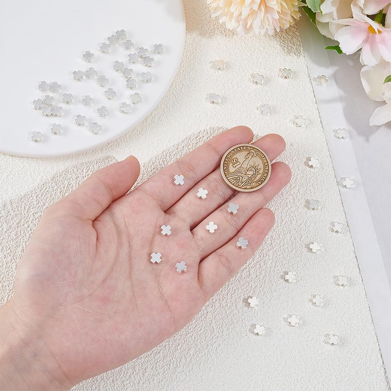 BENECREAT 60 Stück versilberte Abstandsperlen, 6x6x3mm Messing-Kruzifix-Kreuzperlen, lose Abstandsperlen aus