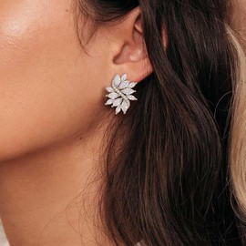 EVER FAITH Mujer Marquesa CZ Elegante Nupcial Boda Floral Hoja Perforado Stud Aretes Pendientes
