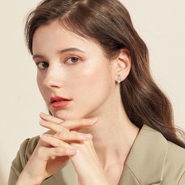 PELOVNY Axolotl Earrings 925 Sterling Silver Hypoallergenic Moonstone Axolotl Ear Climber Crawler Cuff Wraps Earrings Graduation Birthday Axolotl Jewelry Gifts for Women