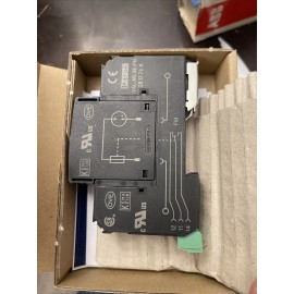 Phoenix  NEW Phoenix 2817974 F-MS12/FM lightning protection type 2 surge protector