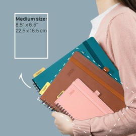 POPRUN Calendar 2026 Weekly Planner 22 x 16.5 cm, 17-Month Diary Ring Binder (Jan.2026-Dec.2026), Book Calendar 1 Week 2 Pages with Soft Cover - Burgundy Red