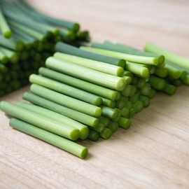 1kg (special) of soft and crunchy Namhae garlic species delivered directly from the producer / 산지직송 부드럽고 아삭한 남해 마늘종 1kg(특)