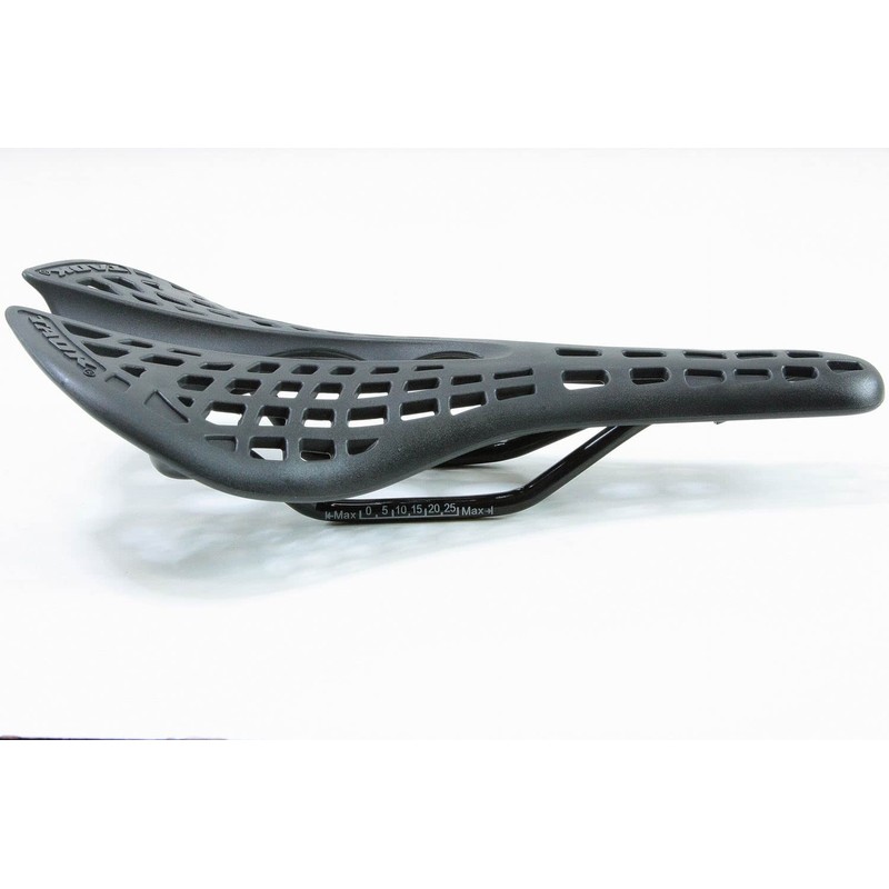 Lightweight 7.4 oz (210 g) Leather in timeless racing saddle