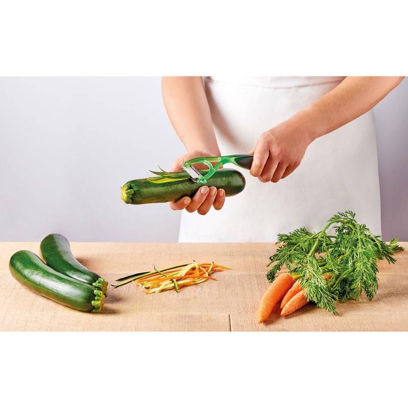 Mastrad Vegetable Peeler - Spaghetti Peeler with Long Ergonomic Handle