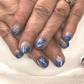 Christmas Press on Nails Short Square Fake Nails with Snowflake Designs Blue Glitter False Nails Full Cover Stick on Nails Winter Artificial Nails for Women Winter Xmas Glue on Nails 24Pcs