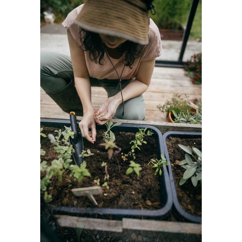 Fiskars Planting Trowel for Planting and Transplanting, Solid, Length: 28