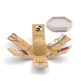 Hobby Gift Victorian Style Traditional Sewing Kit with Contents, Bee, Appliqué Design (SCHAç)