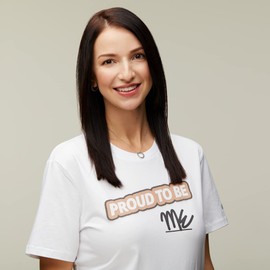 essence Pretty Natural Hydrating Foundation Make-Up No. 040 Neutral Vanilla Nude Moisturising 30 ml