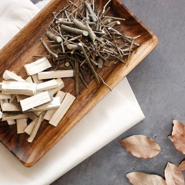 국내산 자연 감태나무 잎+가지+줄기 600g x 3봉 직접채취 Domestically Sourced Natural Seaweed Leaves + Stems + Twigs 600g x 3 Bags Harvested Directly