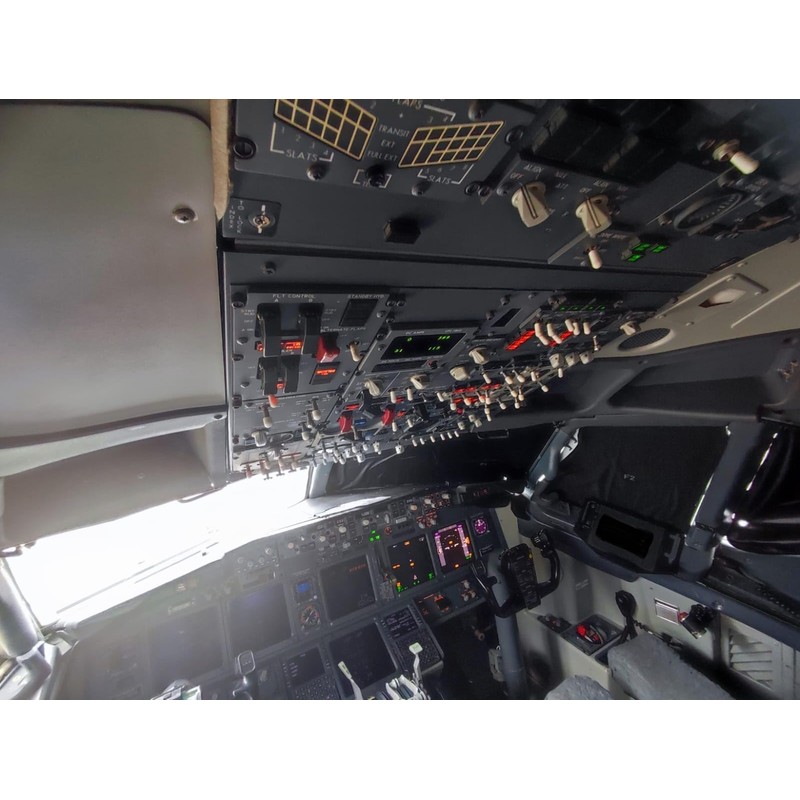 B737 FIRST OFFICER COCKPIT WINDOW SHADE.