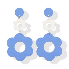 Gold Daisy Earrings for Women Flower Small Hoop Earrings Pearl Bee Huggie Earrings Lightweight Cartilage Huggie Hoops Earrings Jewelry Gifts for Women Girls