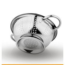 Stainless Steel Colander 24cm with Handle Sturdy Base Dishwasher Safe Pasta Strainer Rice Sieve Metal Strainer for Cooking Kitchen Colanders and Food Strainers