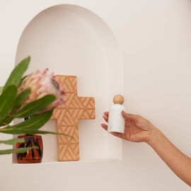 Urban Rituelle Apotheca Room & Linen Mist, 100ml - Pistachio, Saffron, Praline & Maple, Warm, Sweet & Indulgent Scent with Long-Lasting Aromatherapy for a Cosy & Decadent Home Ambience